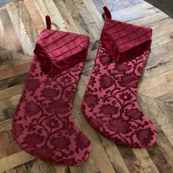 Large tree skirt with matching stockings - Picture 8 of 10